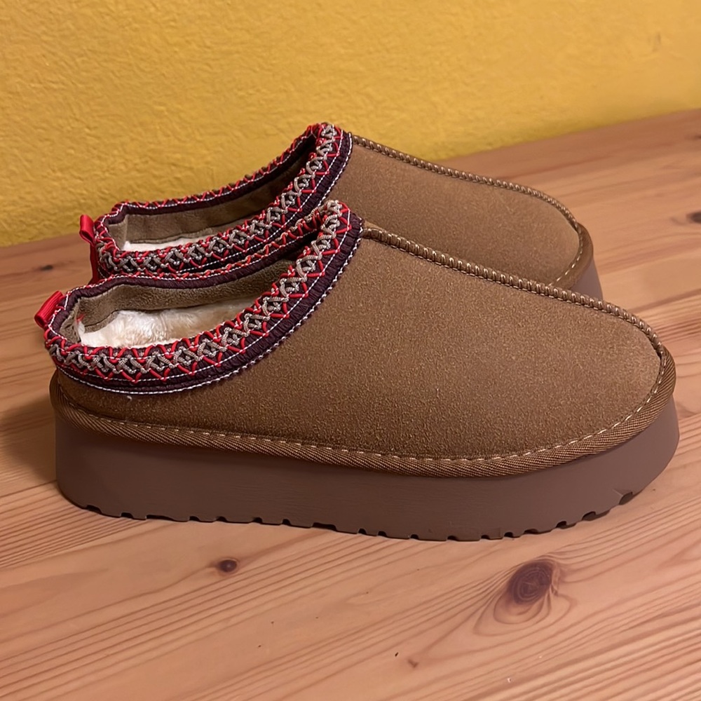 NEW Tasman Style Platform Slippers - Size 8 (Ugg DUPES)